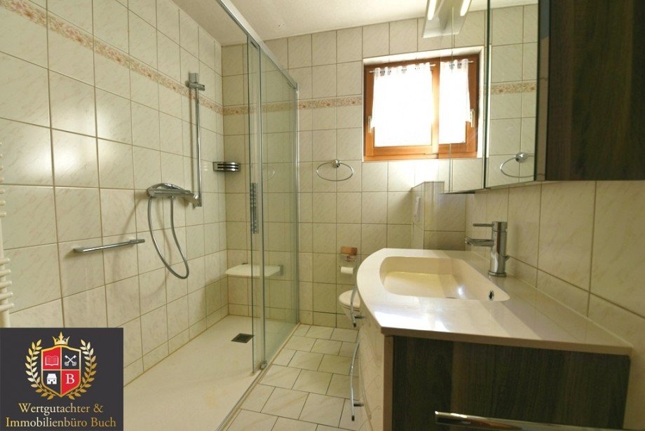 Bad der 1.Wohnung Mehrfamilienhaus Wilkau-Ha�lau